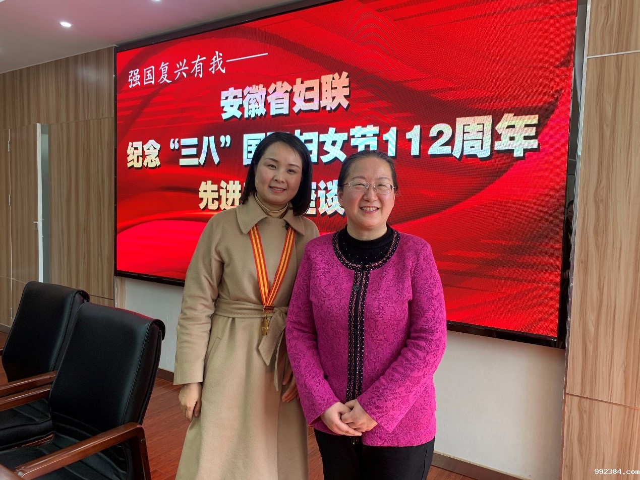 1646647548722421.jpg 王总与主席合影1.jpg